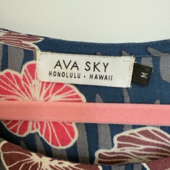 Fighting Eel Ava Sky Womens Top- Size M - Picture 2 of 4